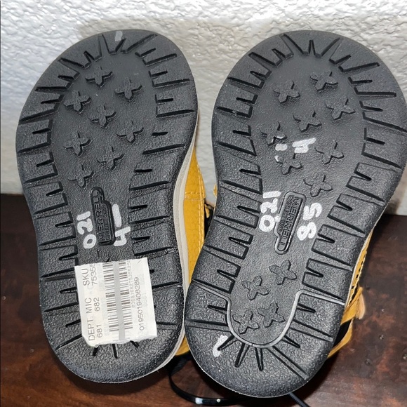 Merrell Kids Yellow and Black Adventure Boots - Picture 9 of 13
